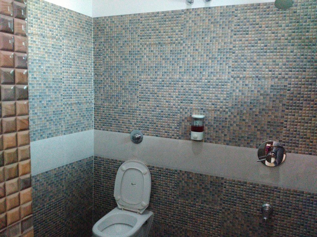 Hotel Ajaya Varanasi Habitación foto